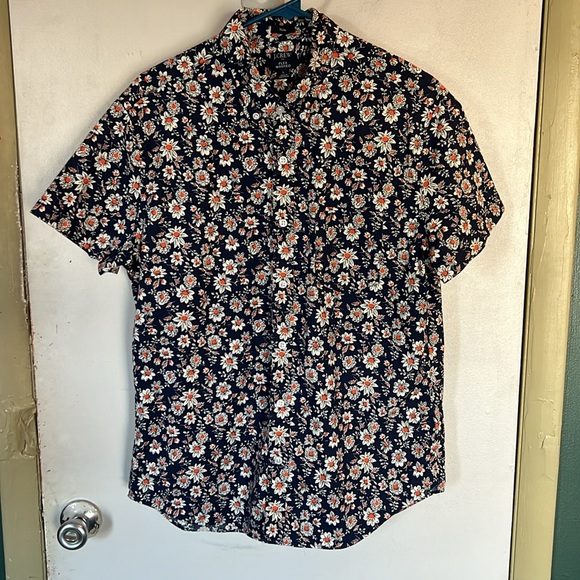 JCREW slim flex washed floral short sleeve button down shirt size large 😍 - Picture 2 of 8